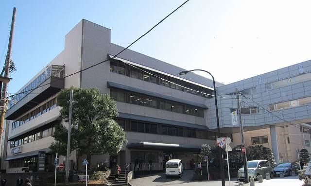 近くの横須賀共済病院まで642m(徒歩9分)
