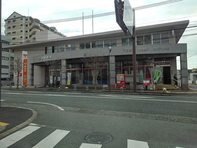 近くの鳥栖郵便局まで890m（徒歩12分）