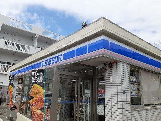 近くのローソンパイプライン通大謝名店まで176m（徒歩3分）