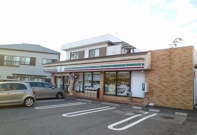 近くのコンビニまで400m（徒歩5分）