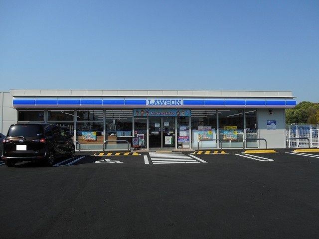 近くのローソン玉津町高津橋店まで600m（徒歩8分）