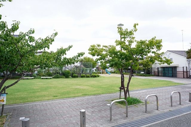 近くの琴ノ橋公園まで700m（徒歩9分）