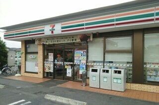 近くのセブンイレブン草加花栗北店まで450m(徒歩6分)