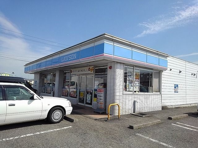 近くのコンビニまで700m（徒歩9分）