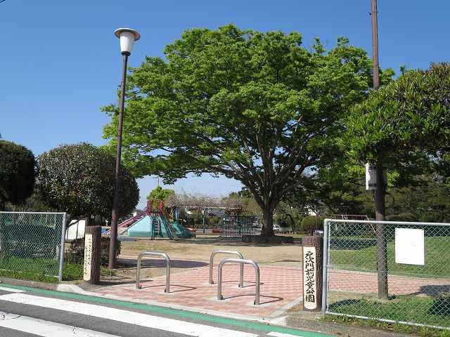近くの戸次門前児童公園まで100m（徒歩2分）
