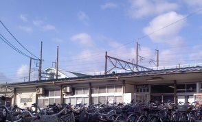 近くの駅まで1,700m（徒歩22分）