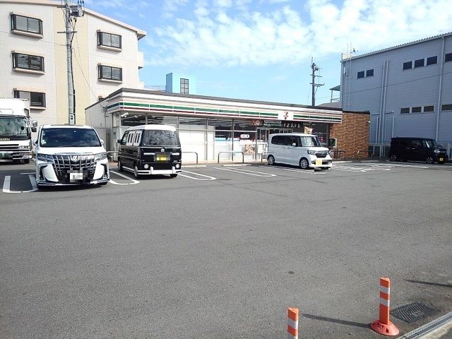 近くのセブンイレブン山川神代1丁目店まで500m(徒歩7分)