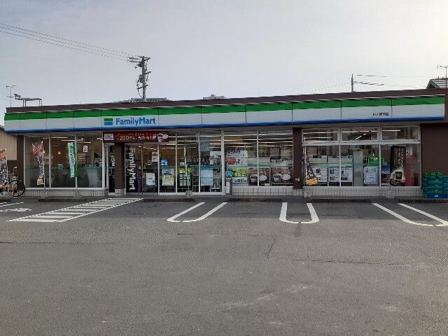 近くのファミリーマート 掛川駅南店まで800m(徒歩10分)