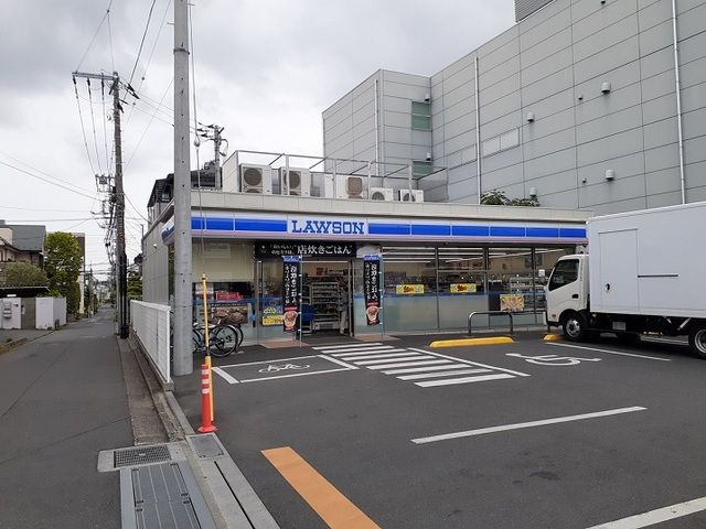 近くのローソンさいたま上落合8丁目店まで210m（徒歩3分）