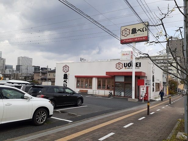 近くの飲食店まで600m（徒歩8分）