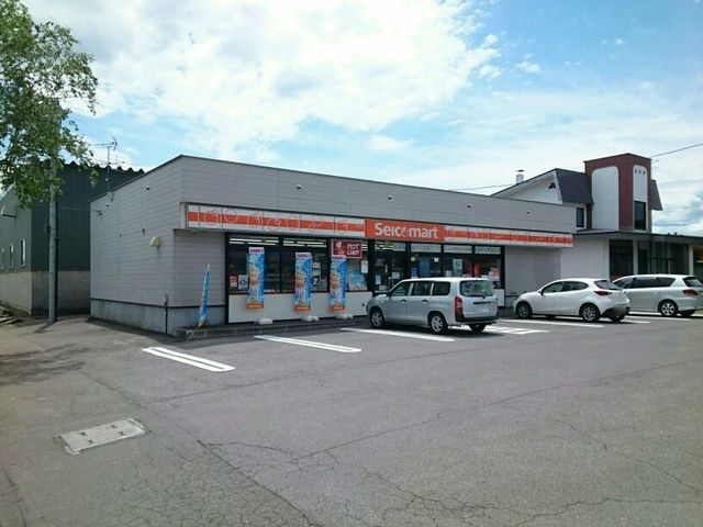 近くのセイコーマート旭川永山１１条店まで500m（徒歩7分）