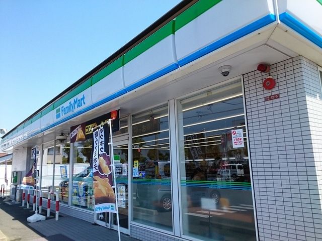 近くのファミリーマート浜松高丘西店まで700m(徒歩9分)