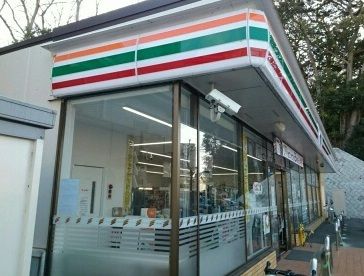 近くのセブンイレブンまで610m（徒歩8分）