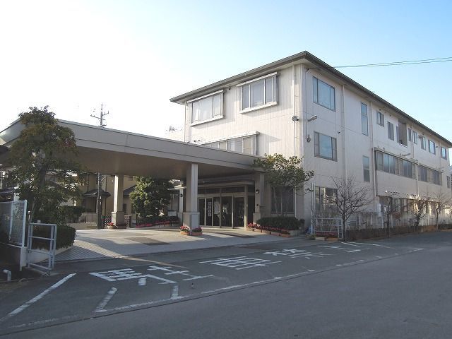 近くの病院まで450m（徒歩6分）