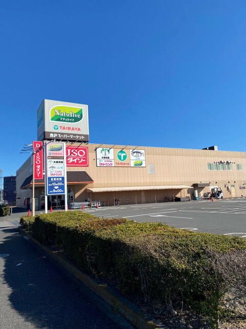 近くのスーパーまで750m（徒歩10分）