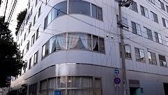 近くのクワヤ病院様まで1,100m（徒歩14分）