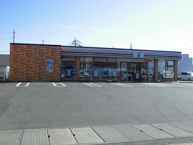 近くのセブンイレブンまで750m（徒歩10分）