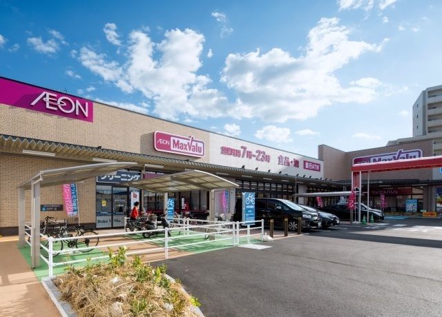 近くのマックスバリュ左京山店まで1,200m（徒歩15分）