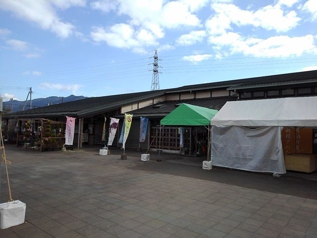近くの施設まで1,220m（徒歩16分）