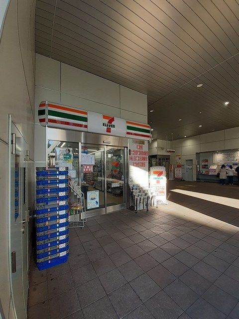 近くのセブンイレブンまで175m（徒歩3分）