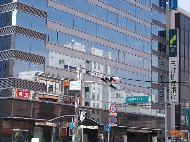近くの銀行まで750m（徒歩10分）