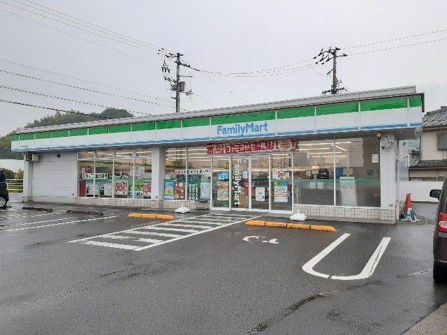 近くのコンビニまで600m（徒歩8分）