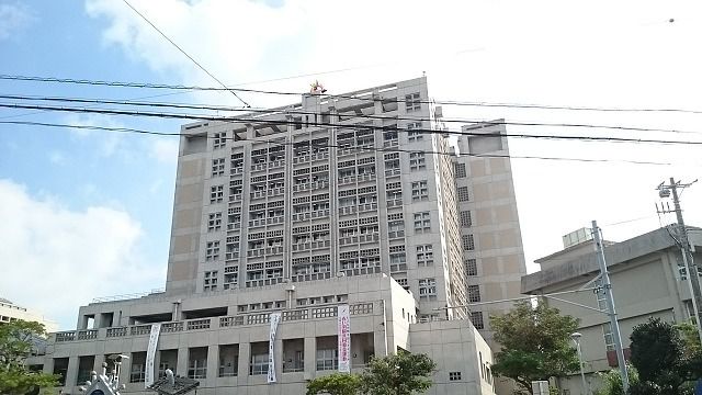 近くの浦添市役所まで3,500m（徒歩44分）