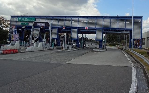 近くの東背振ＩＣまで1,400m（徒歩18分）