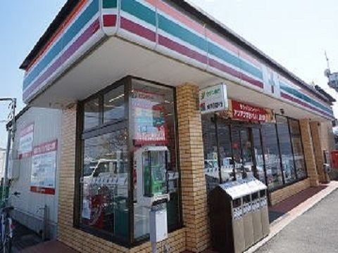近くのセブンイレブン郡山田村店まで1,000m（徒歩13分）