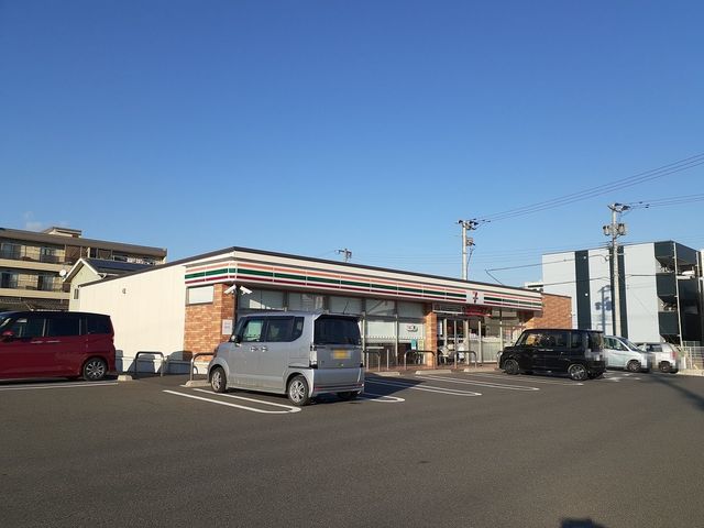 近くのセブンイレブンまで400m(徒歩5分)
