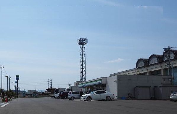 近くのファミマ苅田バイパス磯浜店まで230m(徒歩3分)