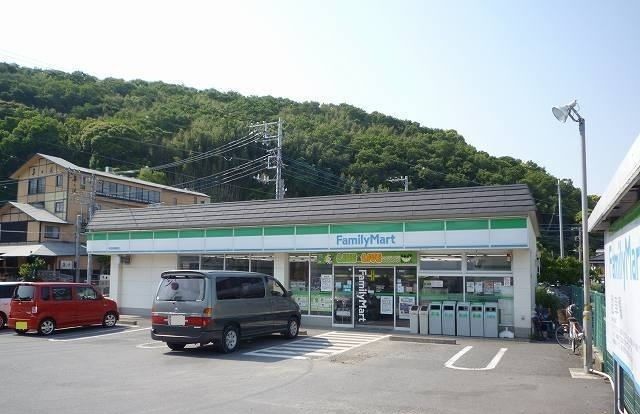 近くのファミリーマート伊豆長岡店まで800m(徒歩10分)