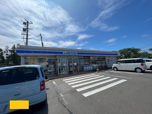 近くのコンビニまで300m（徒歩4分）