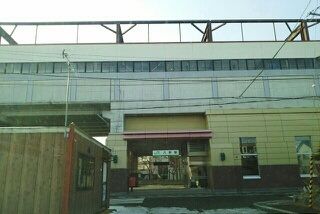 近くのJR八軒駅まで680m（徒歩9分）