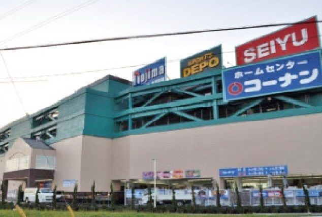 近くの西友まで700m（徒歩9分）