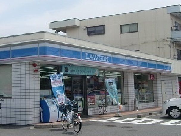 近くのローソンまで300m（徒歩4分）