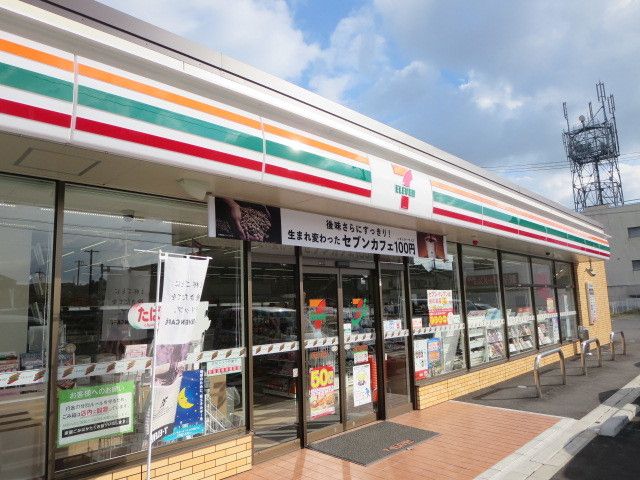 近くのコンビニまで1,000m（徒歩13分）