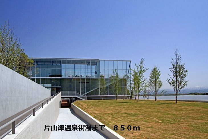 近くの片山津温泉街湯まで850m（徒歩11分）