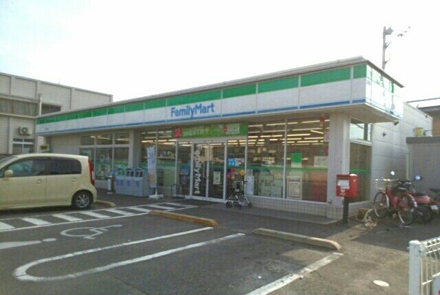 近くのファミリーマート高松町店さんまで850m（徒歩11分）