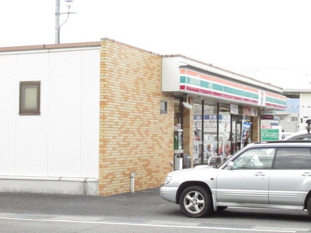近くのセブンイレブン稲川店まで600m（徒歩8分）