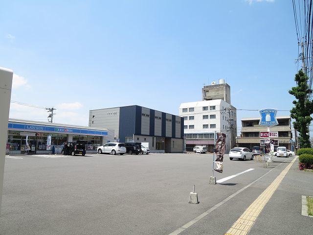 近くのローソンまで350m（徒歩5分）