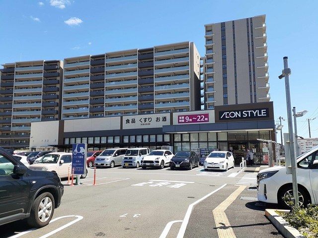 近くのスーパーまで599m（徒歩8分）