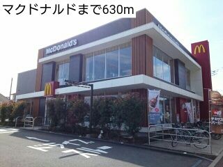 近くの飲食店まで630m（徒歩8分）