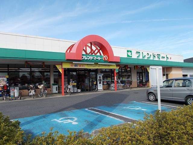 近くのフレンドマート小柿店まで965m（徒歩13分）
