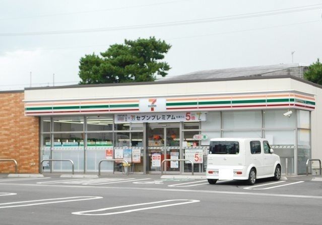 近くのセブンイレブンまで400m（徒歩5分）
