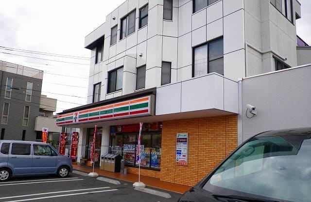 近くのコンビニまで500m（徒歩7分）