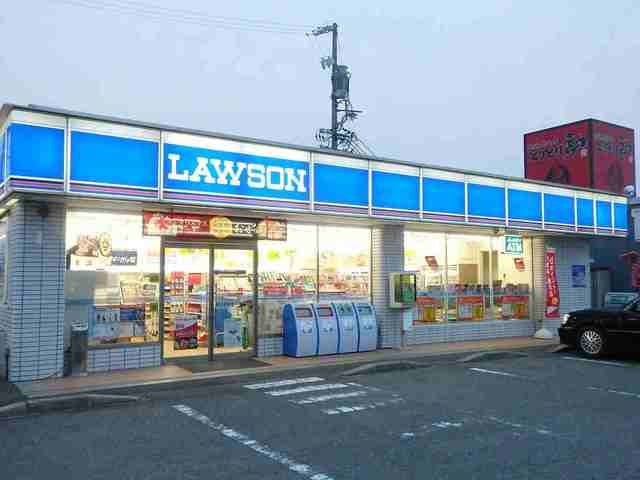 近くのコンビニまで300m(徒歩4分)