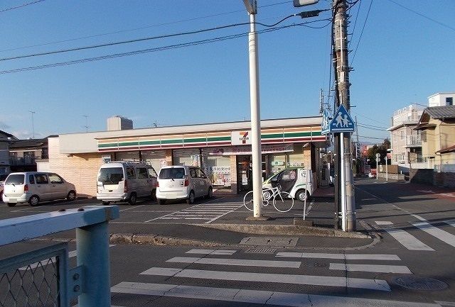 近くのコンビニまで500m（徒歩7分）