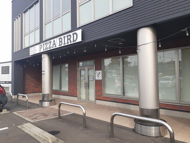 近くのPIZZA BIRD岩切店まで769m（徒歩10分）