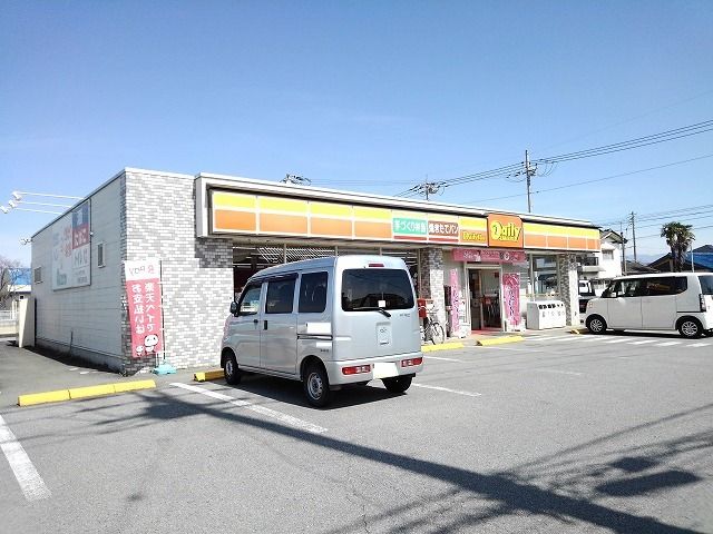 近くのデイリーヤマザキ甲斐玉穂南店まで200m（徒歩3分）